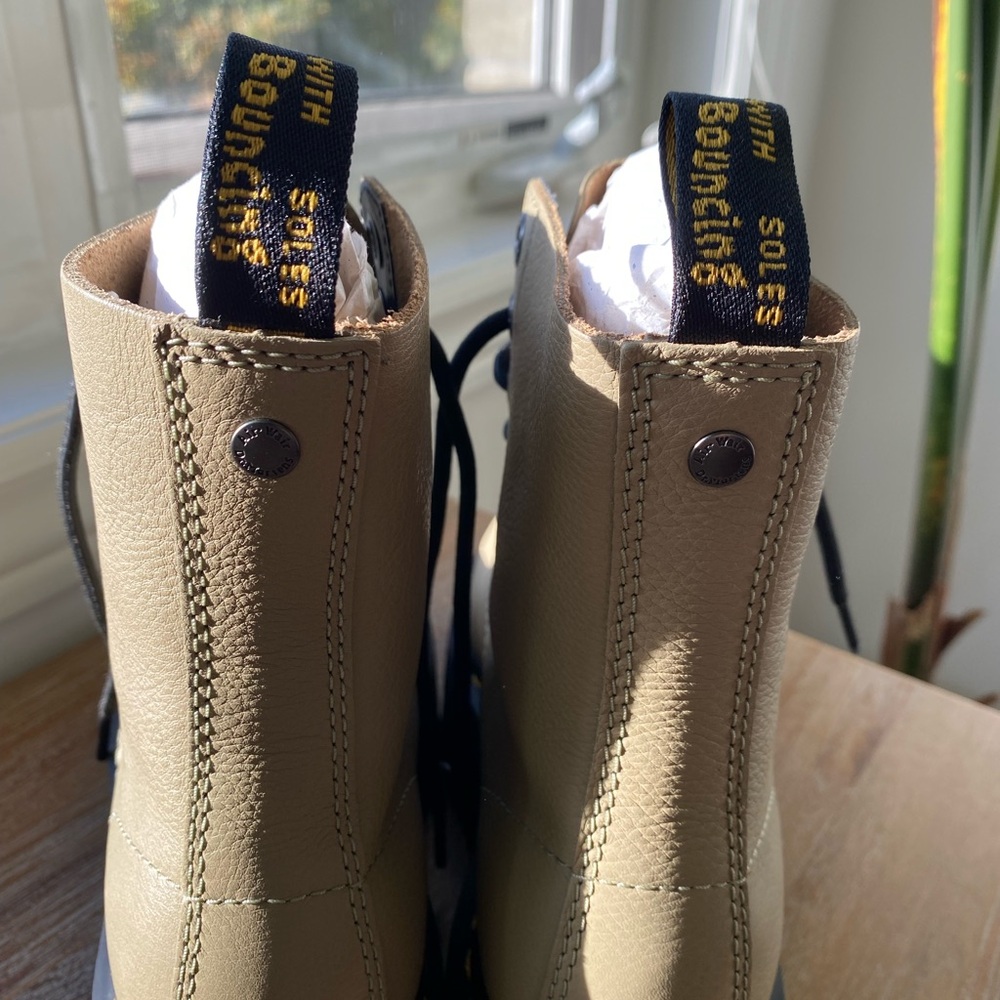 Doc Martens 1460 Max Leather Platform Boots - Pale Olive - Pisa - Picture 9 of 14